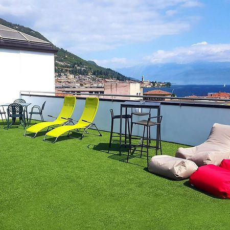 Lake Garda Hostel Salo Bagian luar foto