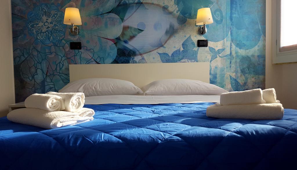 Lake Garda Hostel Salo Bagian luar foto