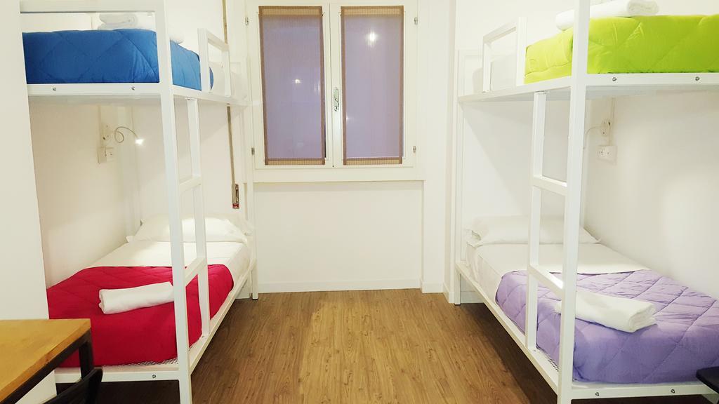 Lake Garda Hostel Salo Bagian luar foto