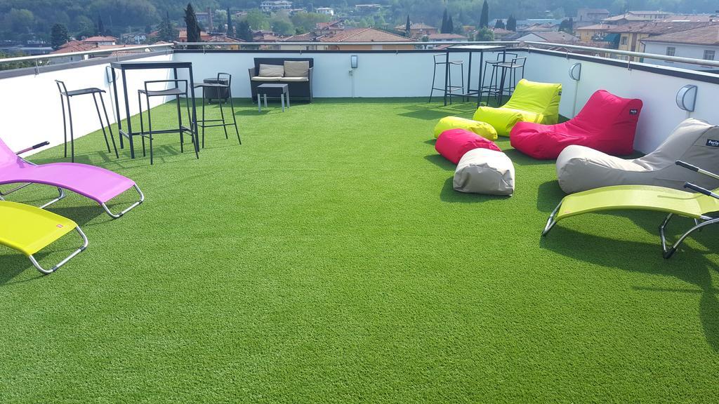 Lake Garda Hostel Salo Bagian luar foto