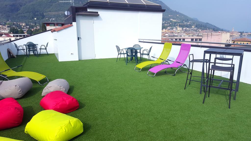 Lake Garda Hostel Salo Bagian luar foto