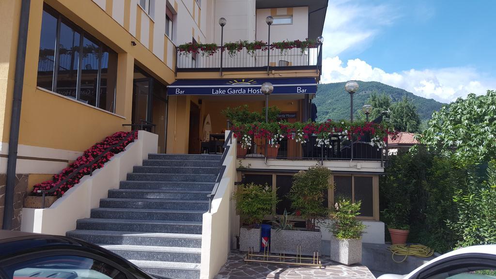 Lake Garda Hostel Salo Bagian luar foto