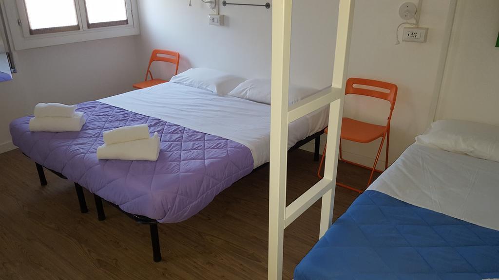Lake Garda Hostel Salo Bagian luar foto
