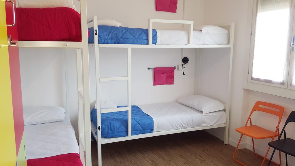 Lake Garda Hostel Salo Bagian luar foto