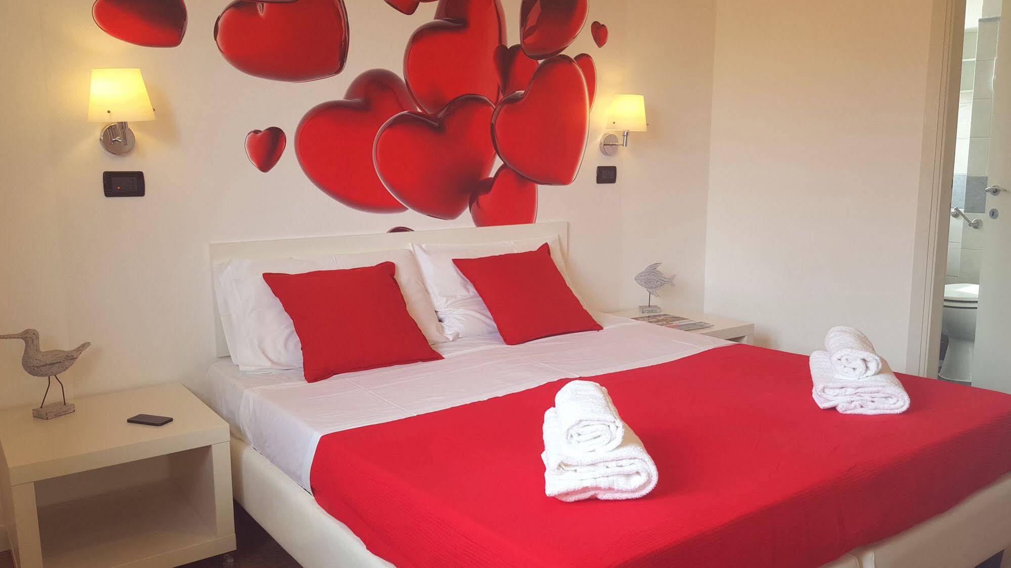 Lake Garda Hostel Salo Bagian luar foto