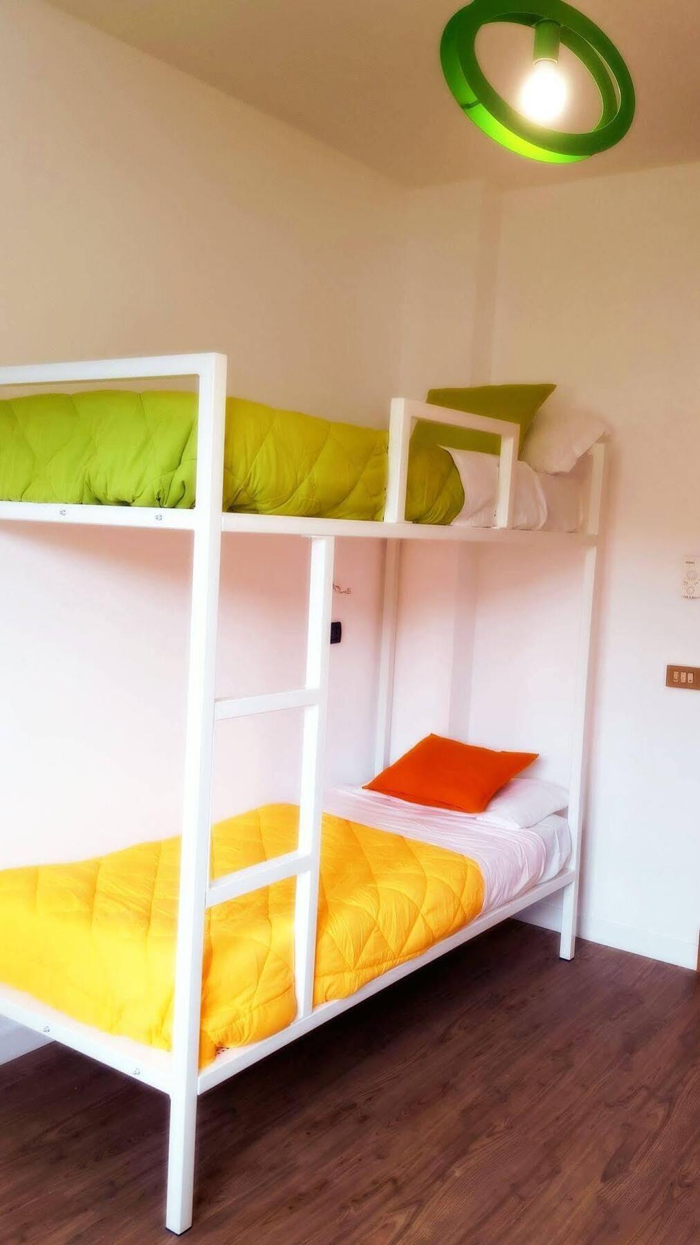 Lake Garda Hostel Salo Bagian luar foto