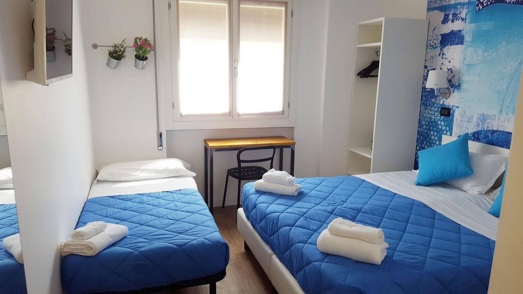 Lake Garda Hostel Salo Bagian luar foto